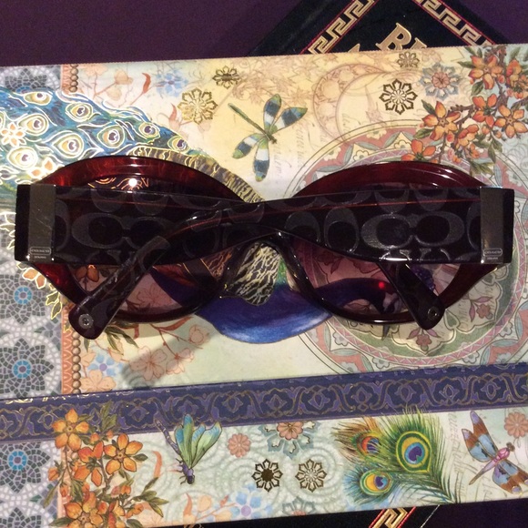 💥SALE! Coach gradient lens burgundy sunglasses - Picture 5 of 8